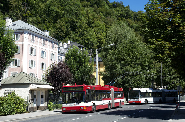NGT204M16-Bus 243 am Mozartsteg