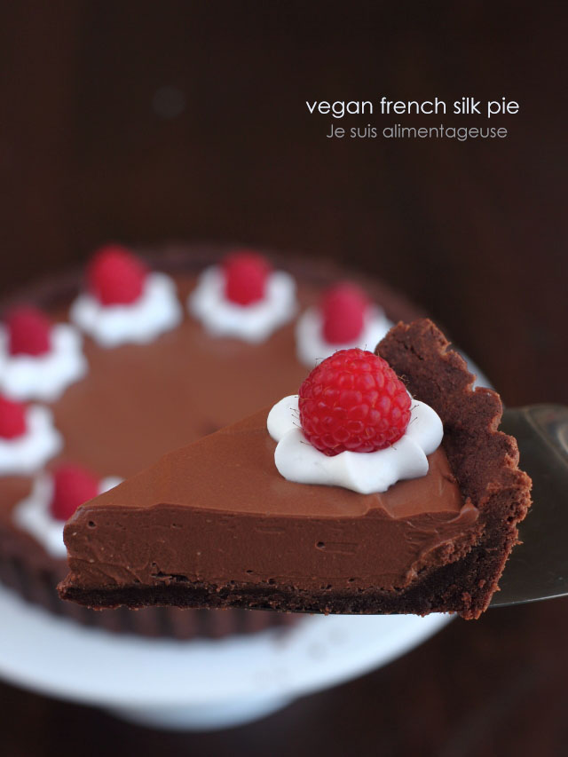 Vegan French Silk Pie. Such delicious. Wow raspberries. Much chocolate. | Je suis alimentagese | #vegan #pie #piday