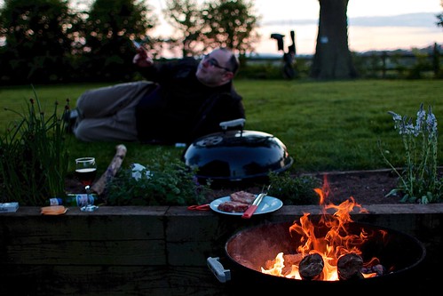 sunset beer canon wednesday garden wine dusk cigarette 28mm bbq smoking burgers barbecue barbeque herefordshire usm f18 ef geezer