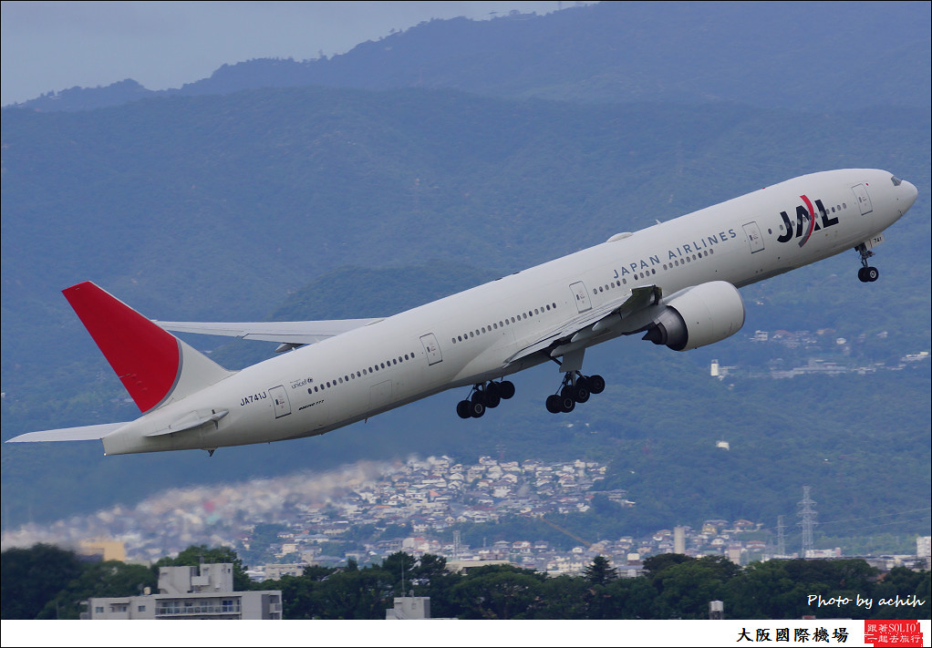 Japan Airlines - JAL JA741J