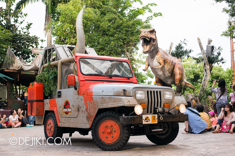 Universal Studios Singapore - Hollywood Dreams Parade - Jurassic Park