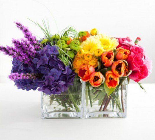 The glasses that you use every day can be also used to make marvelous floral arrangements 
