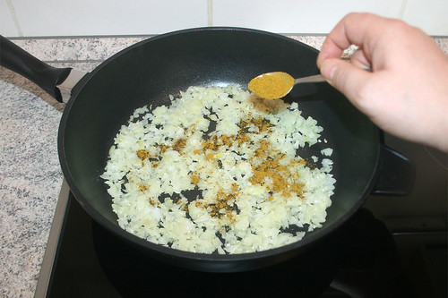 18 - Mit Curry bestäuben / Sprinkle with curry