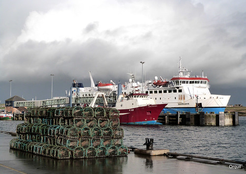 uk november autumn ferry boats scotland orkney harbour piers trawler stromness creels 2015 hamnavoe orcades autumnnovember vikingmonarch stromnessharbourboats
