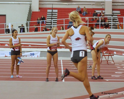 woman field sport female university track all texas sony sigma indoor run arkansas athlete f28 versus razorbacks 70200mm 2014 views100 slta77v