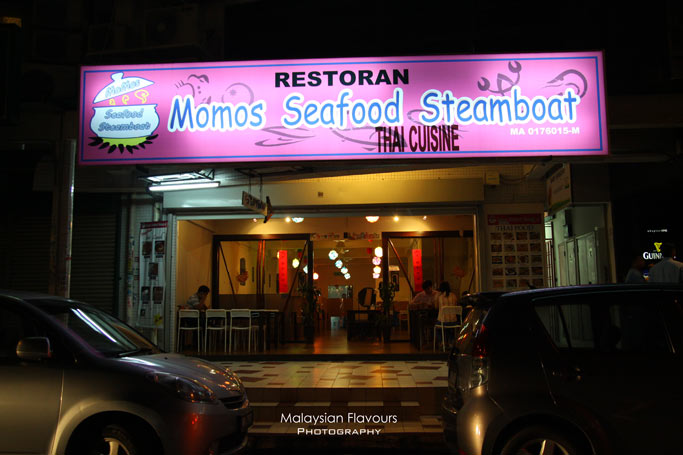 momos-seafood-steamboat-desa-sri-hartamas