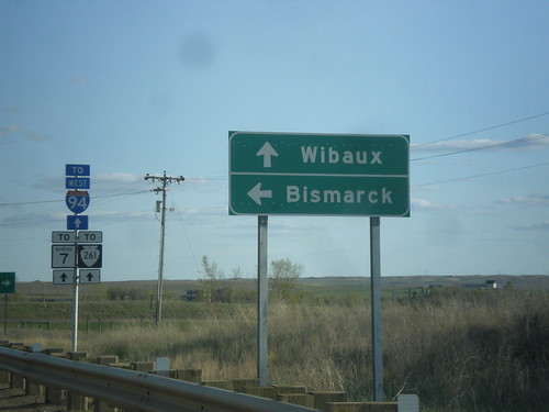 sign montana intersection wibaux i94 biggreensign mt7 freewayjunction mts261