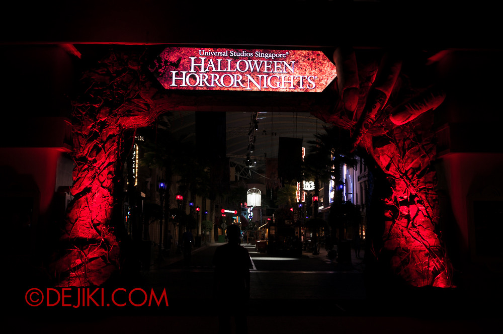 HHN3 Preview Photos - Gateway Arch in red