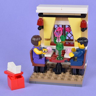 Review: 40120 Valentine's Day Dinner | Brickset: LEGO set guide and database