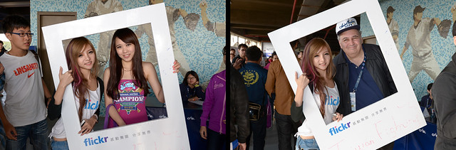 【奶精 與 flickr 相框】左：【犀睛女孩】這位犀睛女孩一出場就被大家包圍要合照
右：【阿多仔】這個外國工作人員對於這個拍照的活動好像有點不滿，不過最後還是答應照了。XD