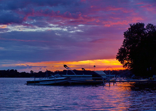 sunset boats lakelansing