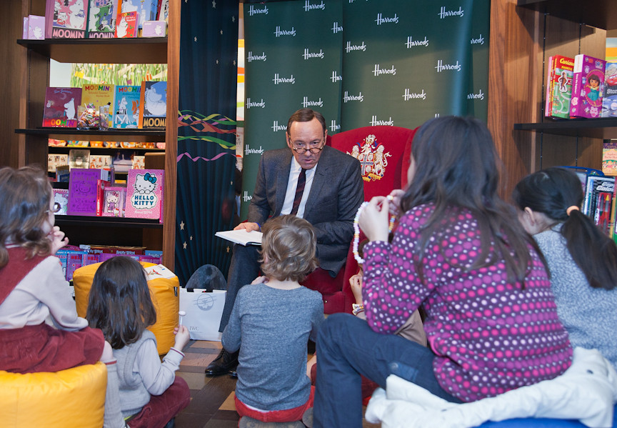 Kevin Spacey at Petit Prince Reading, Harrods London_3.jpg