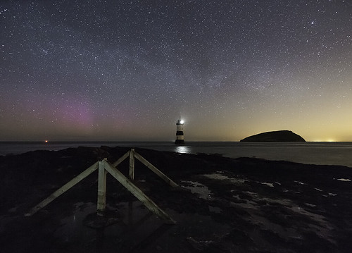 sky lighthouse night stars landscape nightscape aurora northernlights auroraborealis milkyway anglesey penmon lyrids