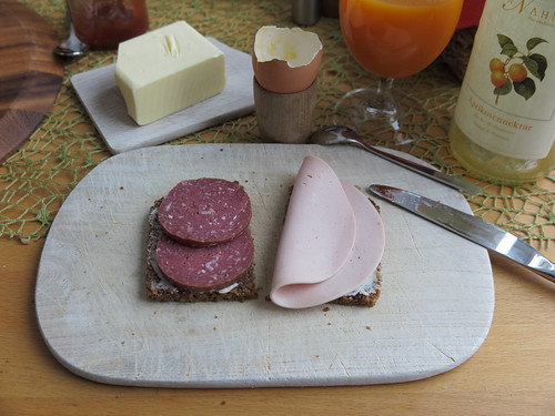 Fleischwurst (der Bio-Marke Janssen) und Galloway-Salami auf Vollkornbrot