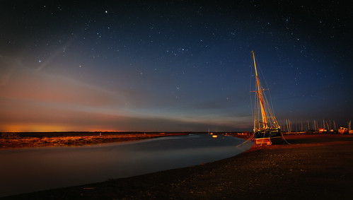 uk england reflection stars star boat long exposure norfolk nighttime marsh blakeney moored norfolktrailstreasure