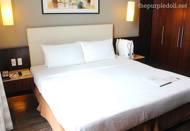 B Hotel Alabang Penthouse Suite King-Sized Bed