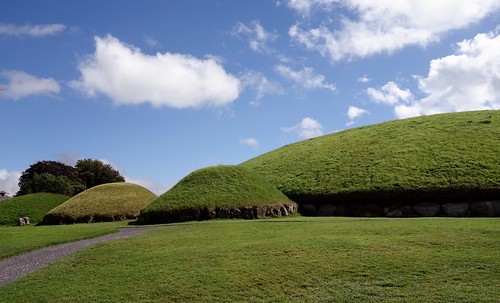 ireland sun megalithic river ancient worship stones mason religion tomb masonry passages carving eire solstice valley burial carvings settlement boyne newgrange knowth meath comeath 2500bc eqiunox