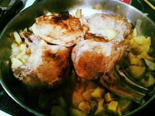 Pork chops with apples and onion
