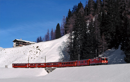railroad alps switzerland railway trains svizzera bahn alpi mau ferrovia treni rhb graubünden rhätischebahn grigioni schmalspurbahn yashicafxd ge44