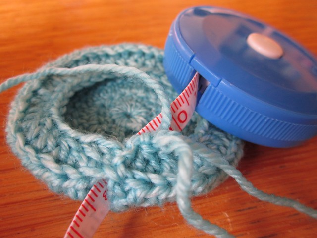 crochet tape measure cases tutorial (26)
