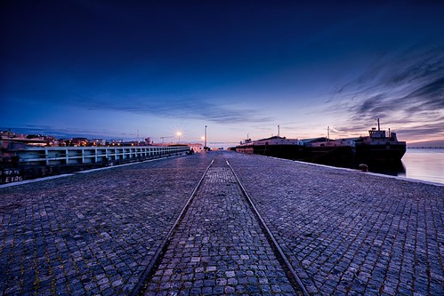 portugal docks sunrise dawn lisboa lisbon gritty leadinglines pacobispo