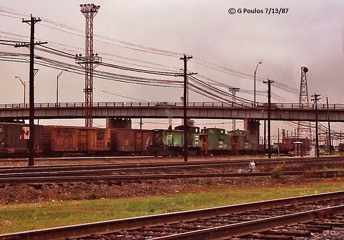 1987 bn railyard trainscape burlingtonnorthern cabooses sw1000 35mmnegativescan ciceroillinois ciceroyard