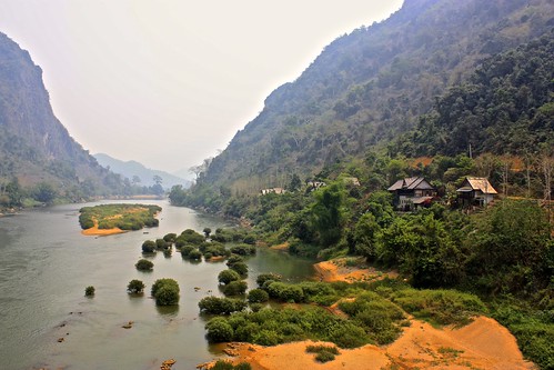 Nong Khiaw river and bungalows