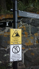 Vallisaari warning signs