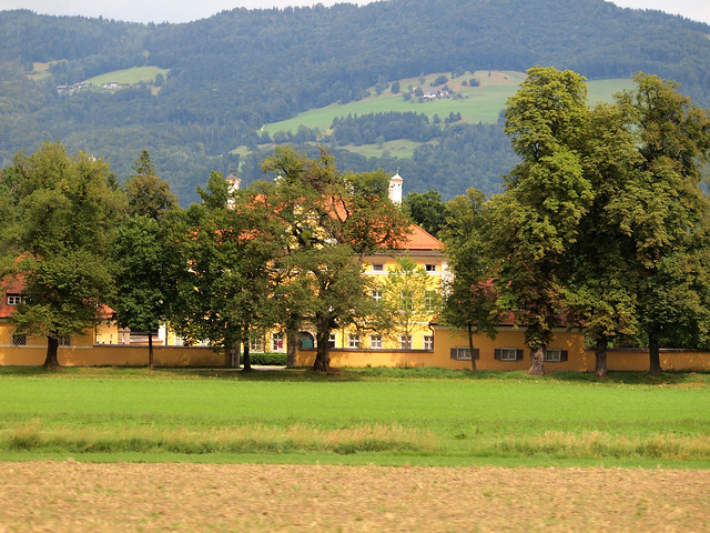 Frohnburg Palace