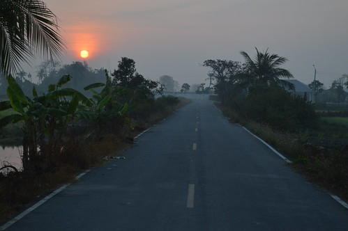 road street mist sunrise thailand haze chachoengsao พระอาทิตย์ขึ้น