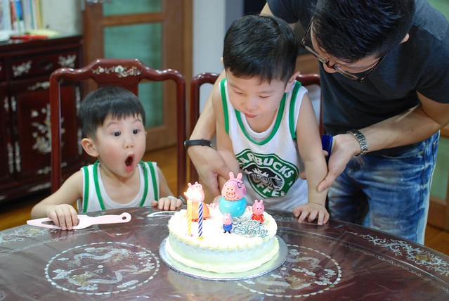 Look at Jerry's expression at Jerome cutting his birthday cake. 