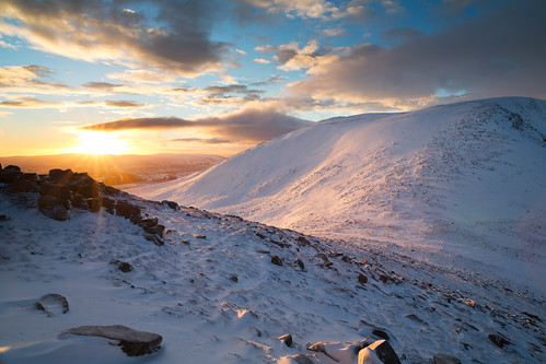 morning trees winter snow mountains nature sunrise dark walking landscape photography scotland highlands glow hiking scottish glen tagged hills valley loch northern capped corrie ballater magnificent lochnagar schottland munro lochan muick breamar