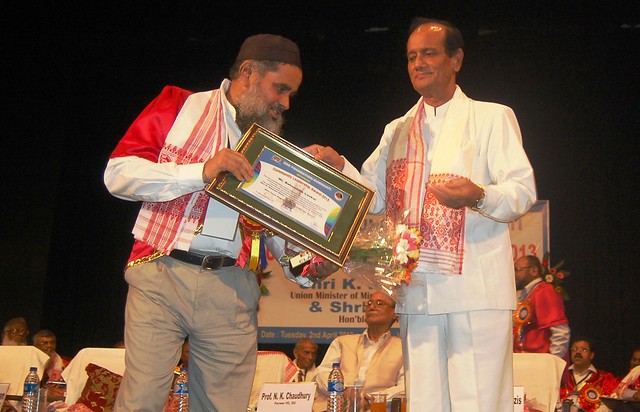 Laskar (Left) receiving an award from Assam food and civil supplies minister Nazrul Islam last year. (file photo)