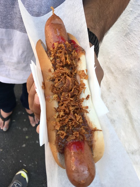Hotdog at Trekroneren.