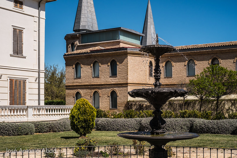 Jardines del palacio de los Marqueses de Ayerbe, Convento de San Vicente de Paul