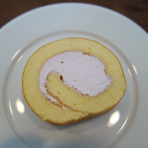 桜のロールケーキ
