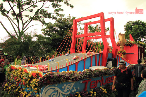 Parade Budaya dan Pawai Bunga Surabaya 2014