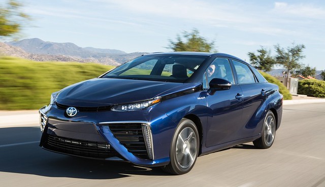 2016_Toyota_Fuel_Cell_Vehicle_022