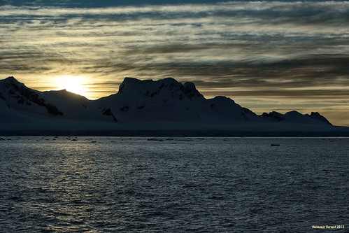 sunset mountain snow mountains ice bay antarctica glacier antarcticpeninsula andvordbay andvord image:rating=5 image:id=191606