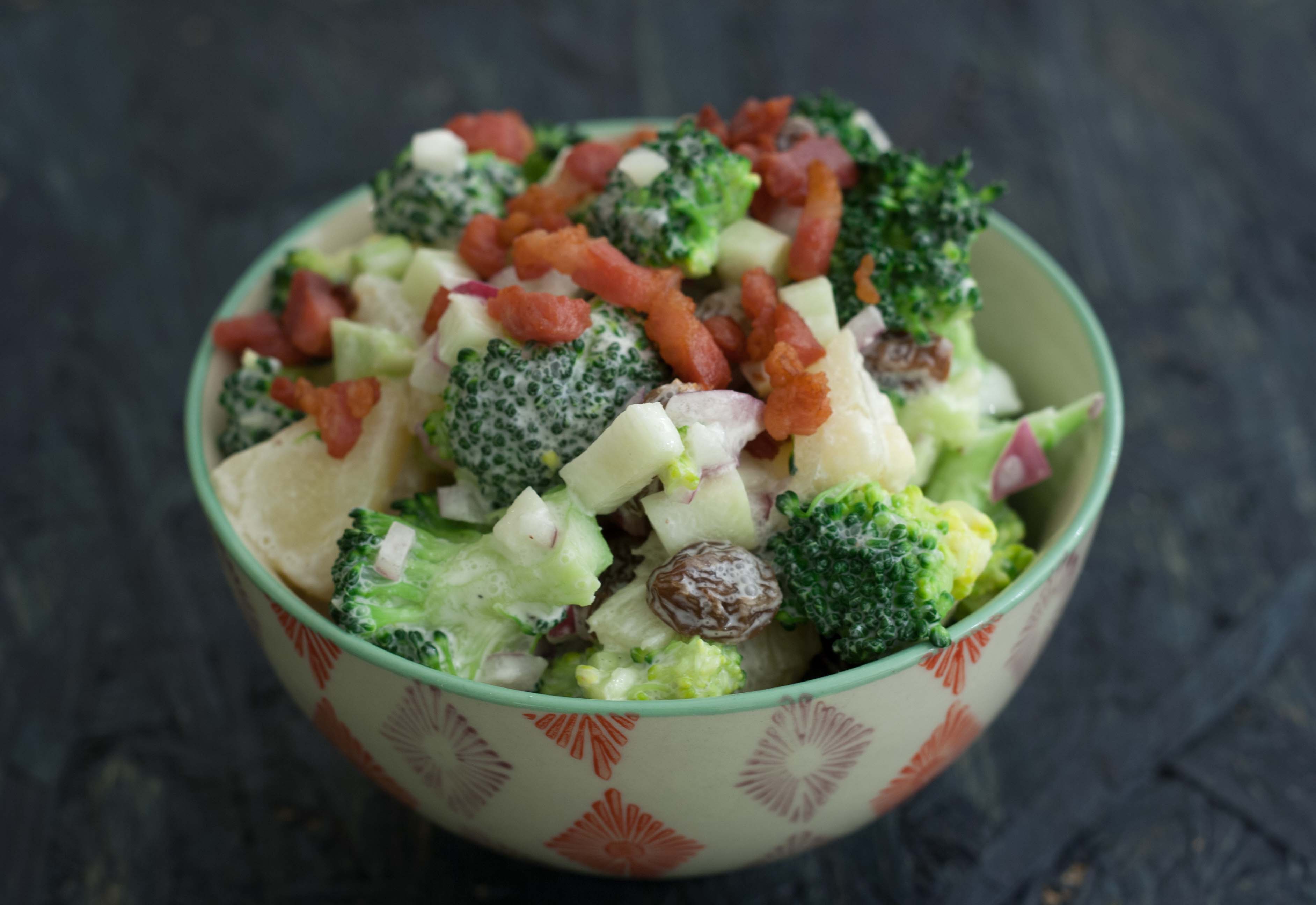 OPSKRIFT på lækker hjemmelavet broccolisalat