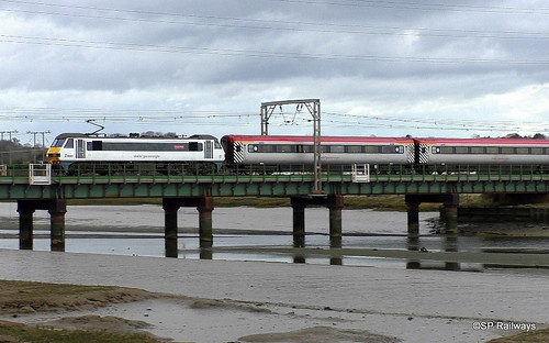 uk bridge river rail trains british greater railways vt aga anglia stour class90 cattawade 90001