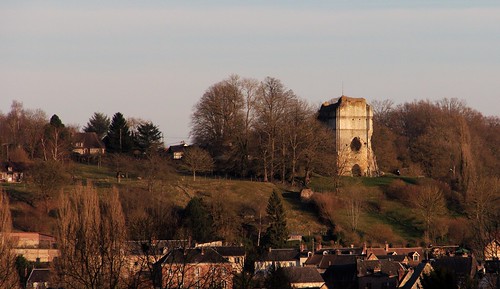 castles keep bergfried donjon châteaufort brionne