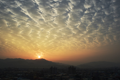 morning sky cloud sun sunrise skyscape dawn nikon shot taiwan style taichung dslr 台灣 scape 雲 臺灣 chen 天空 尼康 台中 晨曦 晟晟 清晨 早晨 單眼 景觀 chenchen 臺中 頂樓 日升 晨景 樓頂 tawanese 漸層 d5300 升日