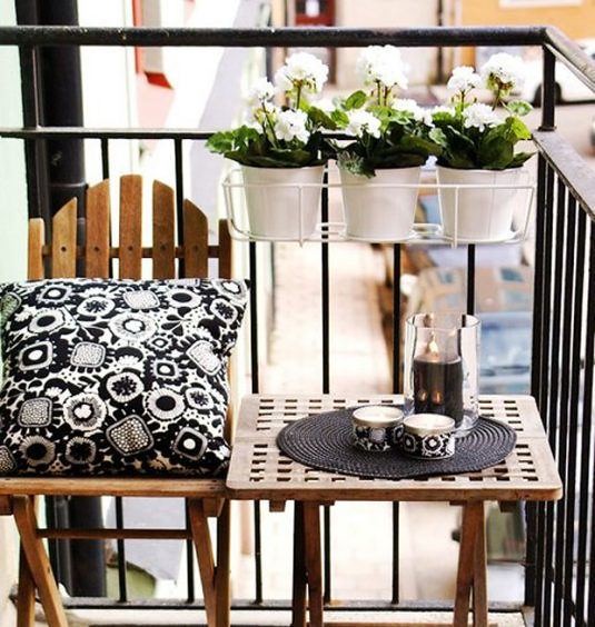 10 Mind-Blowing Flower Decorations for Small Balconies