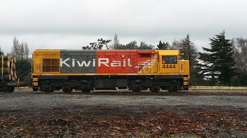 railway nzr kiwirail dcclass dc4444 diesellocomotive railwaystation newzealandrailways emd emdg22ar g22ar clouds winter locomotive woodville woodvillerailwaystation tararua