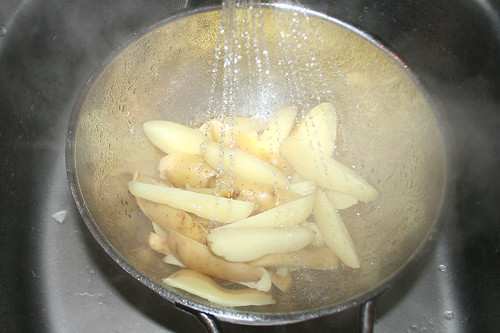 47 - Kartoffeln abgießen / Drain potatoes