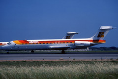 Iberia MD-87 EC-FEY BCN 24/06/2000