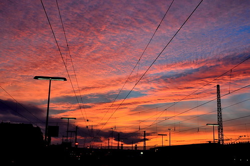 sunset sky clouds germany bayern deutschland bavaria evening abend glow sonnenuntergang himmel wolken bahnhof september railwaystation wires masts passau drähte masten glühen nikond3100