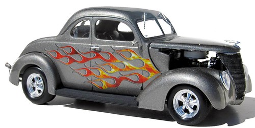 REVELL '37 FORD COUPE STREET ROD MODEL KIT 1/24 SCALE