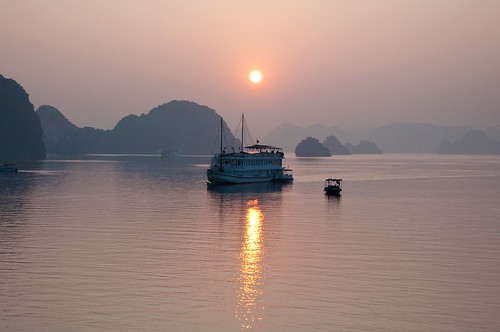 sunrise vietnam hdr halongbay